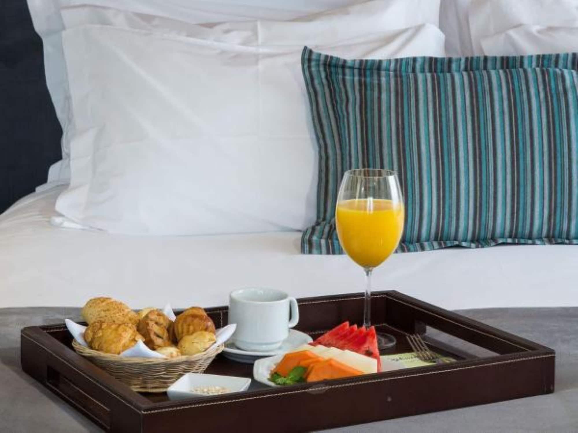 Radisson Hotel Houston Intercontinental Airport North Екстериор снимка